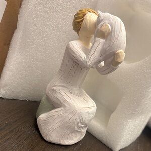 Elegant Cat Lover White and Gold Figurine